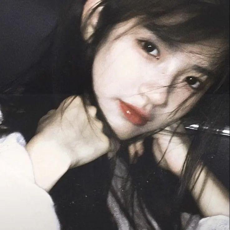 碧窗艳影